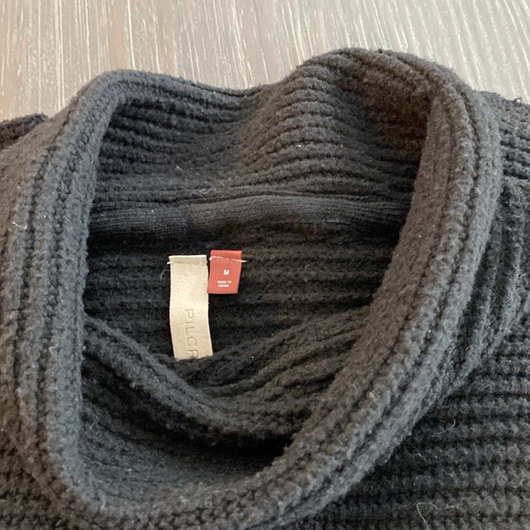 Pilcro ladies oversized sweater in size medium. - Picture 6 of 9